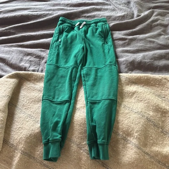 Hanna Andersson Kids’ Slim Fit Green Sweatpants new w/out tags size 130/8 - Picture 2 of 4